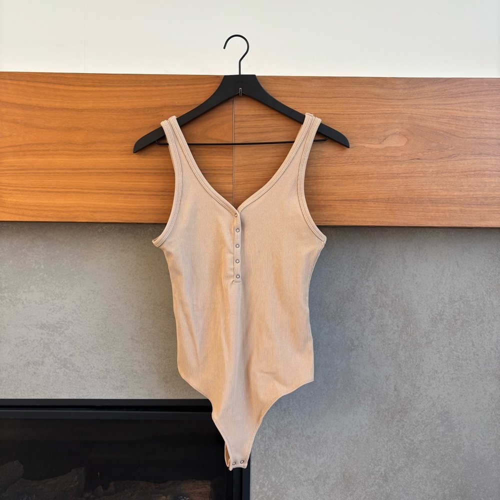 NWOT Abercrombie & Fitch Ribbed Bodysuit, Size M